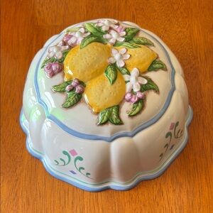 Franklin Mint 
Floral Ceramic Bowl with Lemons